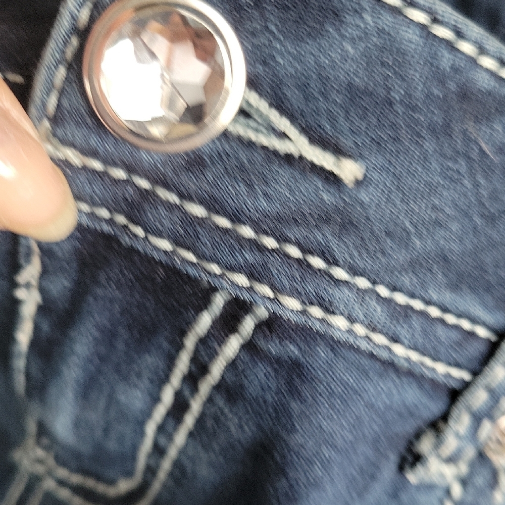 Apt. 9 Women's Flare Jeans in Blue with Embellished Pockets. - Picture 7 of 11